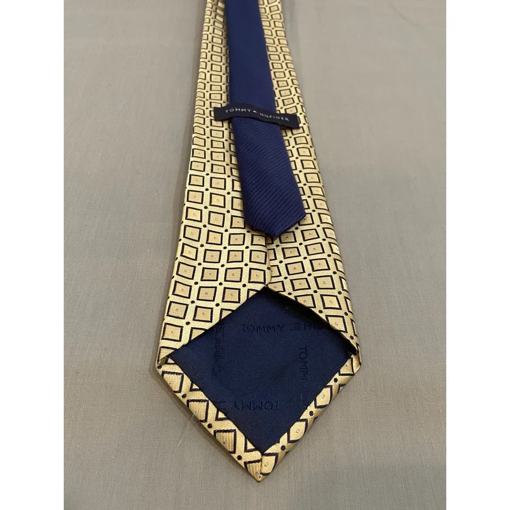 Tommy Hilfiger Necktie Yellow‎ Silk Geometric Repeating Square Motif 3.5